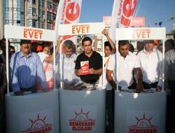 Ak Parti Sivas Gençlik Kolları Üyeleri Referandumu Demokrasi Elçileri Standında Anlatacak