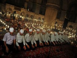 Sultanahmet Camii'nde 'enderun' Usulü Teravih