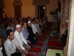 Priştina'nın Süleymaniye'si 3 Yıl Sonra Teravih Namazıyla İbadete Açıldı