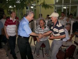 Ak Parti Milletvekili Özgün, Kahvehaneleri Dolaşıp Referandumu Anlatıyor