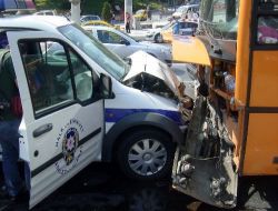 Freni Boşalan Servis Otobüsü Dolmabahçe Meydanı'nı Savaş Alanına Çevirdi
