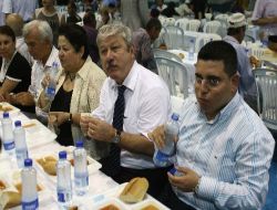 Ramazan'ın İlk Gününde Chp'li ve Ak Partili Başkanlar İftarda Buluştu