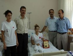 Bakan Kavaf, Bedensel Engelli Dünya Şampiyonuna Plaket Ve Altın İle Ödüllendirdi!