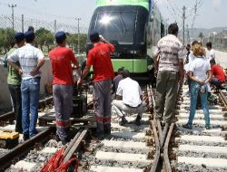Antalya'da Tramvay Vagonu Raydan Çıktı!