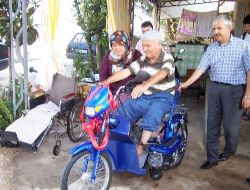 Felçli Vatandaşa Belediye Özürlü Aracı Hediye Etti