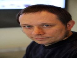 Müslümanların Hissiyatını Anlamak İçin Ramazan Boyunca Oruç Tutacak