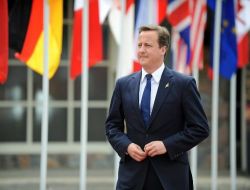 Cameron'dan İngilizlere Çağrı: Ülkenizde Tatil Yapın!