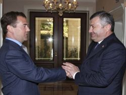 Medvedev, Güney Osetya Liderine 1 Milyar Doların Akıbetini Sordu!
