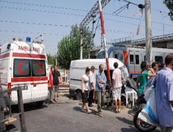 Hukukçular Anayasa Değişikliğini Anlatmak İçin Mersin'e Geldi