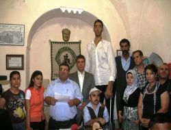 Dünyanın En Uzun Adamı Sultan Köse De Referandumda Evet Oyu Kullanacak