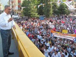 Bülent Arınç: "Dimdik Durduk, Boynumuzu Eğmedik, Ağlamadık, Korkmadık!"