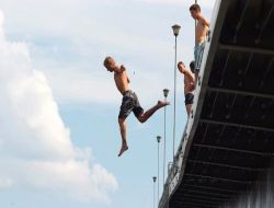 Rusya'da Bir Haftada 211 Kişi Suda Boğularak Öldü