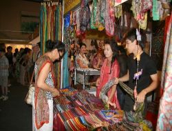 Hint Malları Kazakistan'da Görücüye Çıktı!.