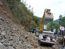 Giresun'da Heyelan Altında Kalan Araçta 1 Kişi Öldü, 5 Kişi Yaralandı
