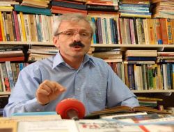Syd Başkanı Seven: 12 Eylül'de Fişlenmemek İçin Şiirlerimi Yaktım, Referandumda 'evet' Diyeceğim