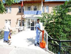 Çiğli Belediyesi, Kapı Önlerindeki Sigara Kirliliğini Küllüklerle Önledi