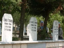 Deprem Mezarlığında Gözyaşları Sel Oldu!