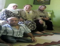 Valinin Eşi, Eşi Tarafından Terk Edilen Aileye Sahip Çıktı