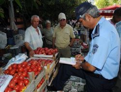 Zabıta Pazarcı Esnafını Denetledi