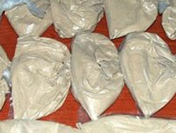 Alanya'da 6 kilo 858 gram Afyon sakızı ve 255 gram eroin ele geçirildi.