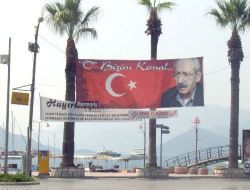 Chp, Bayrak Kanunu'na Rağmen Marmaris'te Kılıçdaroğlu'nun Afişini Astı