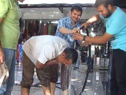 Televizyoncular Şanlıurfa'dan Sırılsıklam Yayın Yapıyor