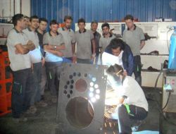 Kalifiye Eleman Yetiştirip İşe Alıyor