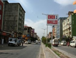12 Eylül Mahallesi, Emek Mahallesi Oldu / Mahalleli 12 Eylül'den Şikâyet Edince Mahallenin Adı Emek Oldu