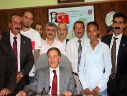 Erzurum İl Genel Meclisi Elvan'a Küpe, Antrenörüne Tespih Hediye Etti