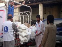 Deniz Feneri, Pakistan'da Çadırkent Kuruyor..