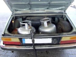 Oto Gaz İstasyonu, Mutfak Tüpüne Dolum Yaparken Yakalandı