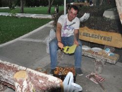 Parkta Piknik Yaparak Oruç Açıyorlar