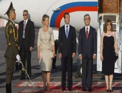 Medvedev Ve Sarkisyan Erivan Sokaklarında Gezdi