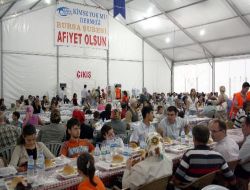 Kimse Yok Mu, Bursa'da Her Gün Bin 200 Kişiye İftar Veriyor