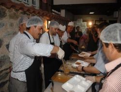 Osmangazi Belediye Başkanı Dündar, Aşevinde İftar Yemeği Dağıttı