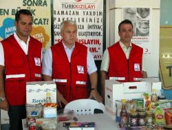 Türk Kızılayı Yardım Kampanyası İçin Marketlerde Stant Açtı