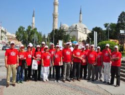 Mhp'liler Tek Tip Tişört Giyerek Vatandaştan Hayır Oyu İstedi