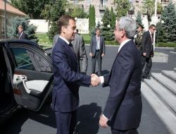 Rusya Ermenistan'la Askeri Üs Anlaşması İmzaladı