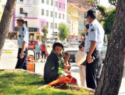 Emanet Bebekle Dilencilik Yaparken Yakalandı
