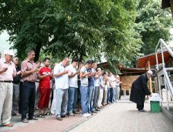 Doğumevi Yangınında Ölen Melek Bebek Bükreş'te Defnedildi