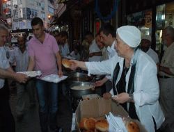 Ereğli'nin Demirciler Çarşısı Esnafının Geleneksel İftarı İlgi Gördü