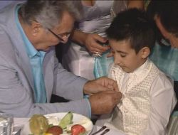 Baykal, Chp'lileri Kucakladı: "Hepsini Seviyorum!"