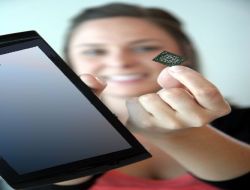 Pul Büyüklüğündeki 64 Gb'lik Diski Piyasaya Sürüyor..