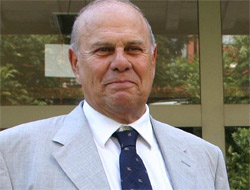 Eski medya patronu zorda!!