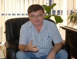 Ünlü İllüzyonist Sermet Erkin: Mahalle Baskısından Korkmuyorum, Geleceğimiz İçin 'evet' Diyeceğim