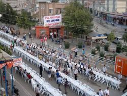 Yüreğir Belediyesi Vatandaşların İftar Sevincine Ortak Oluyor