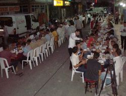 Ardeşenli Esnafın İftar Sevinci Caddeye Taştı