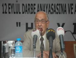 Mümtaz Soysal: "Anayasa Değişikliği Ülkeyi Değiştirmeye Yönelik"