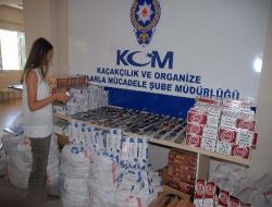 İzmir'de Kaçak Sigara ve Cep Telefonları Ele Geçirildi!