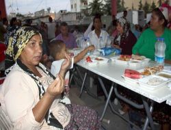 Mersin'deki Romanlar İftarda Buluştu